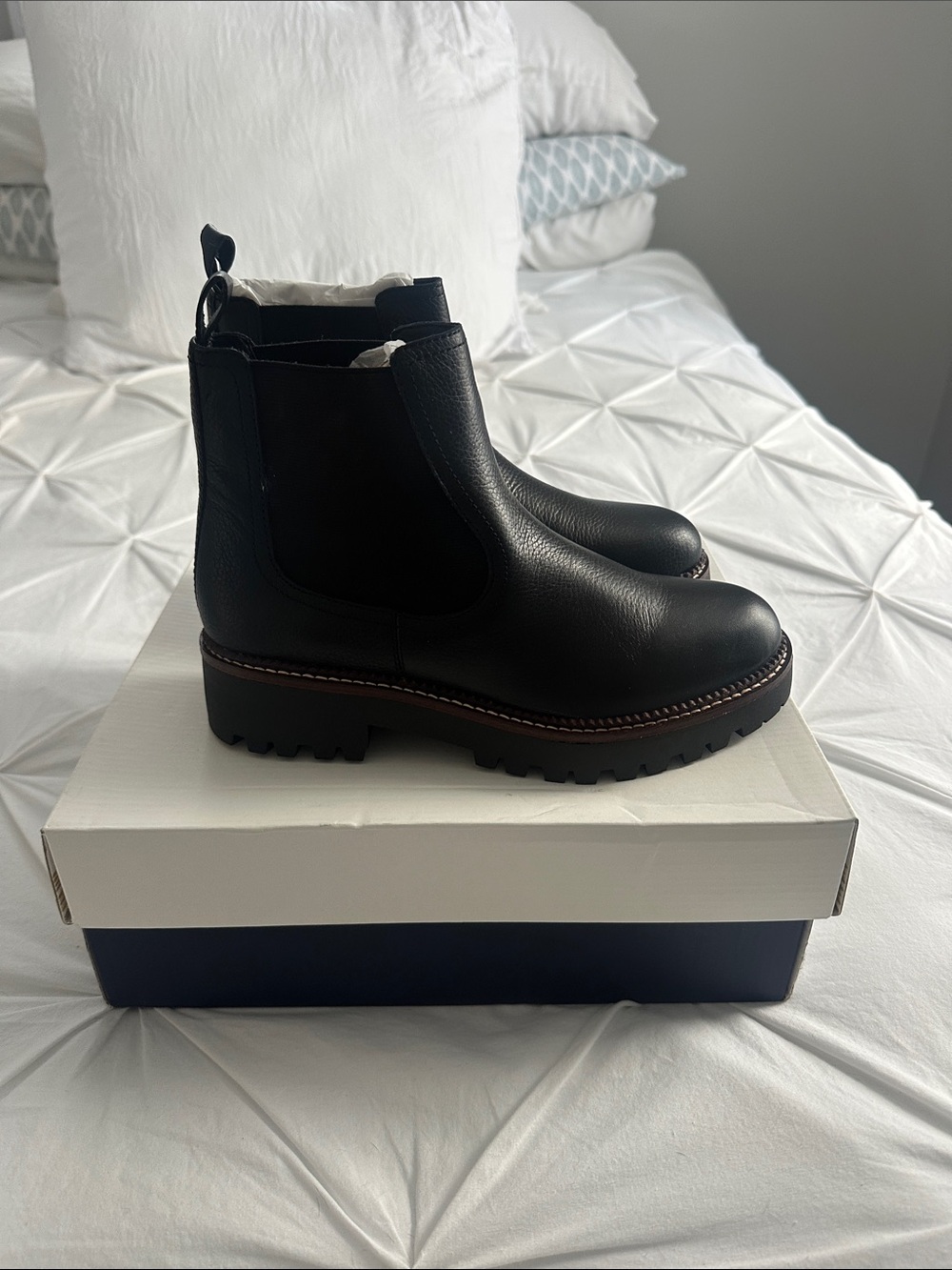BNWT Caslon Black Leather Chelsea Lug Sole Ankle Boots